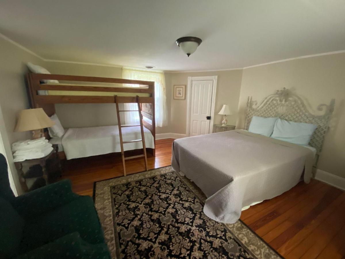 Historic Rosemont Manor Hotel Berryville ภายนอก รูปภาพ